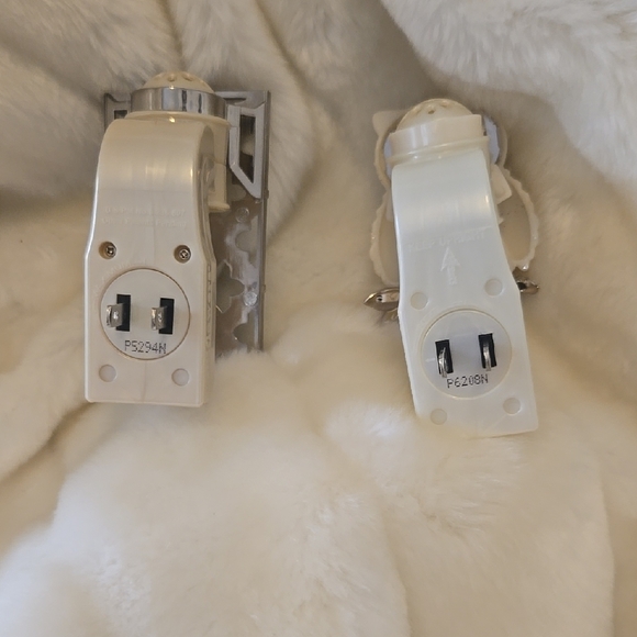 Elegant Silver and White Owl Candle Holder - Picture 3 of 5